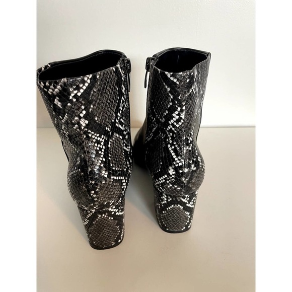Nine West Boots Snake Print size 8.5 Shoes women - Picture 2 of 7